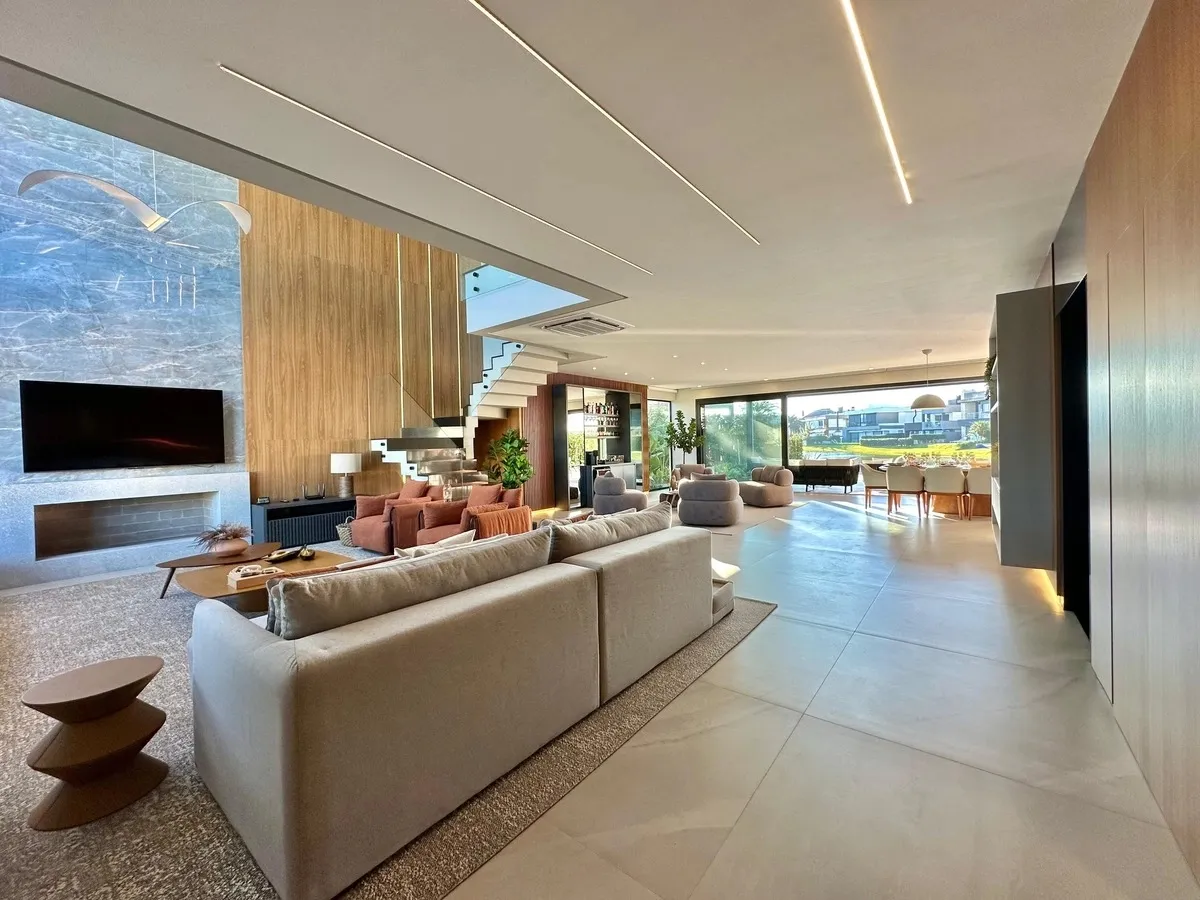 Imagem Sobrado Beira Lago, mobiliado e decorado com 05 suítes e piscina