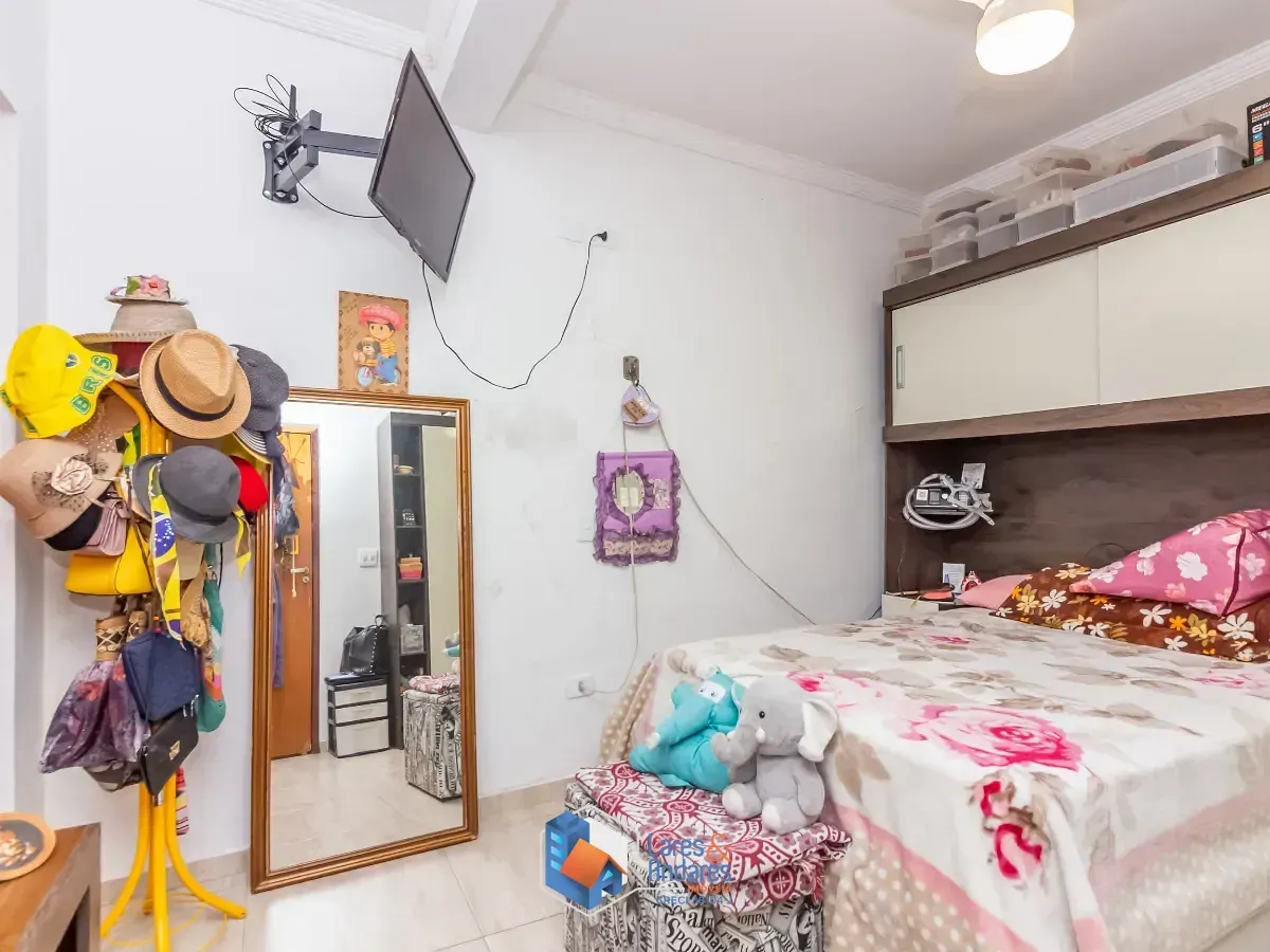 Imagem Sobrado para venda em Vila Zat com 5 quartos, sendo 2 suítes, 200m²