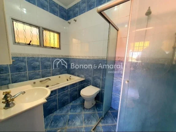 Imagem Ampla casa térrea para locação, com 3 dormitórios sendo 1 suíte, armários embutidos e ventilad...