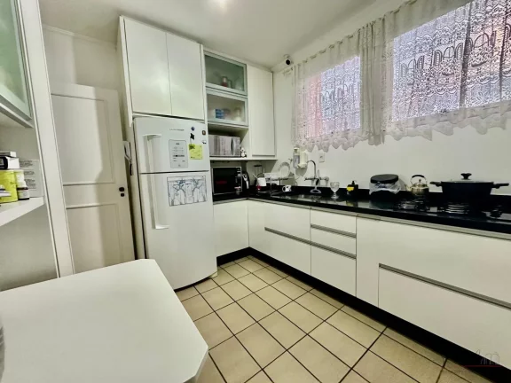 Imagem Oportunidade única na Beira-Mar Norte! Apartamento com hall e elevador privativo, vista parcial par...