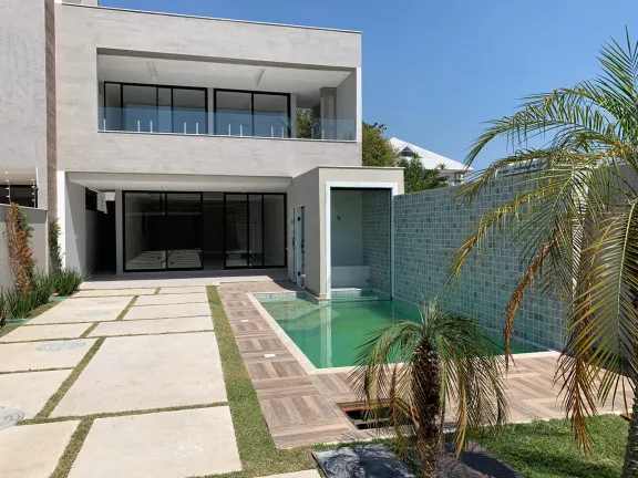 Foto do imóvel Casa com 4 Quartos à Venda, 360 m² em Barra da Tijuca - Rio de Janeiro