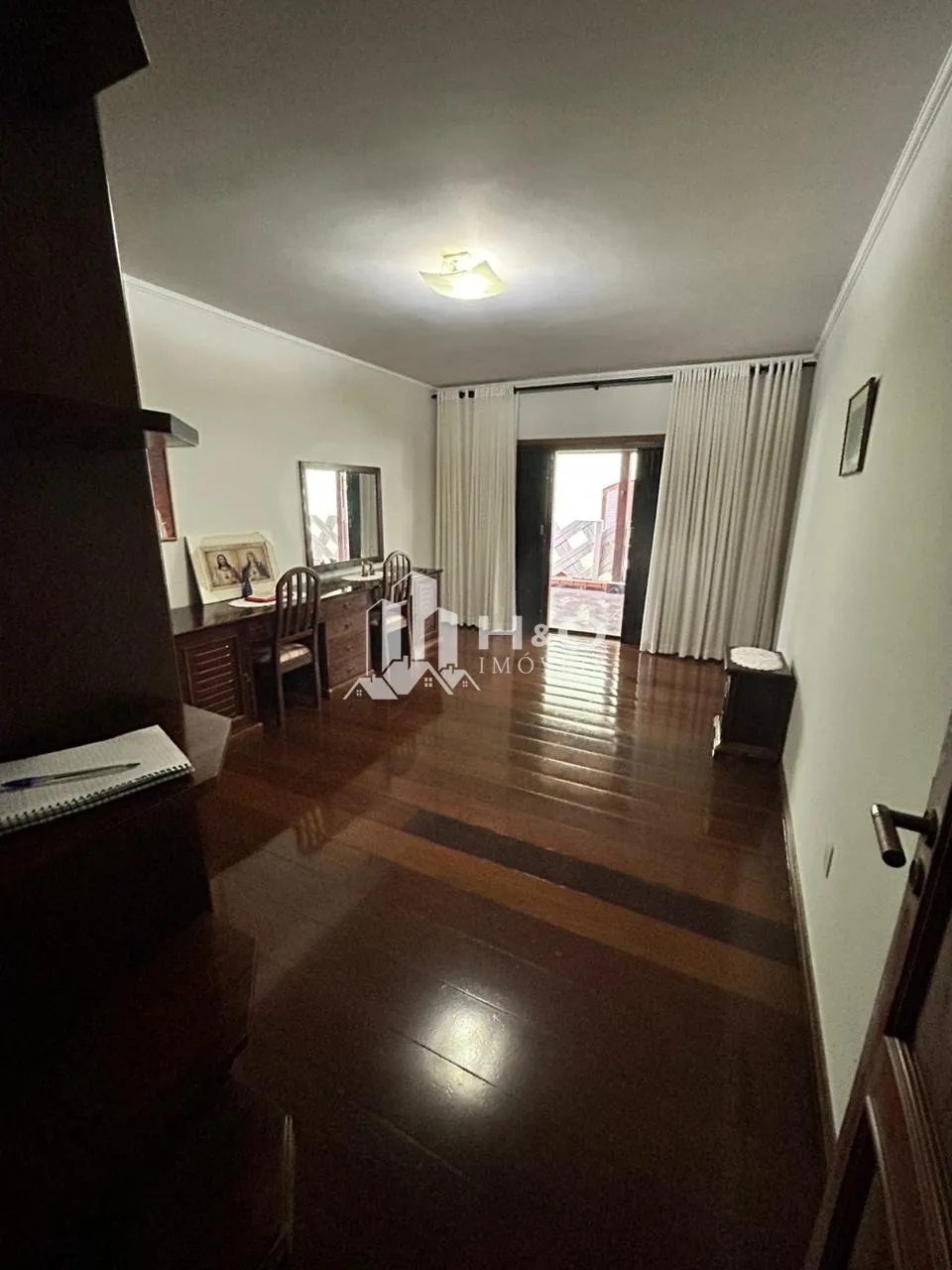 Imagem Sobrado Alto Padrão com 3 Dormitórios, 1 Suíte, 6 Vagas, Quintal Amplo e Espaço Multifuncional - Cidade Líder - R$ 1.500.000