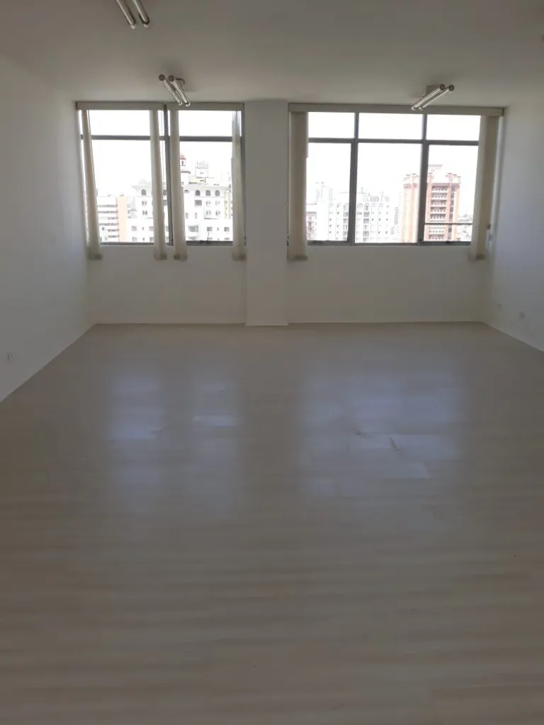 Imagem Sala comercial de 60m² para venda ou locação no Centro de Santo André-SP! Confira!