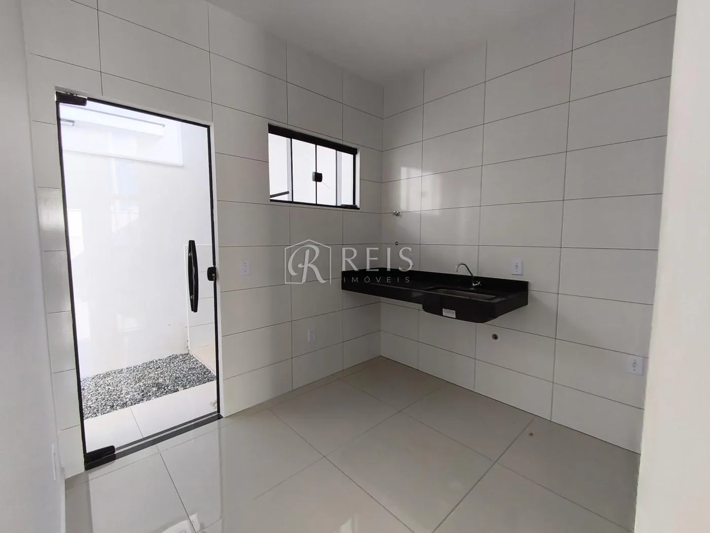Imagem Casa para Venda em Rio das Ostras, Chácara Mariléa, 3 dormitórios, 1 suíte, 2 banheiros, 2 vagas