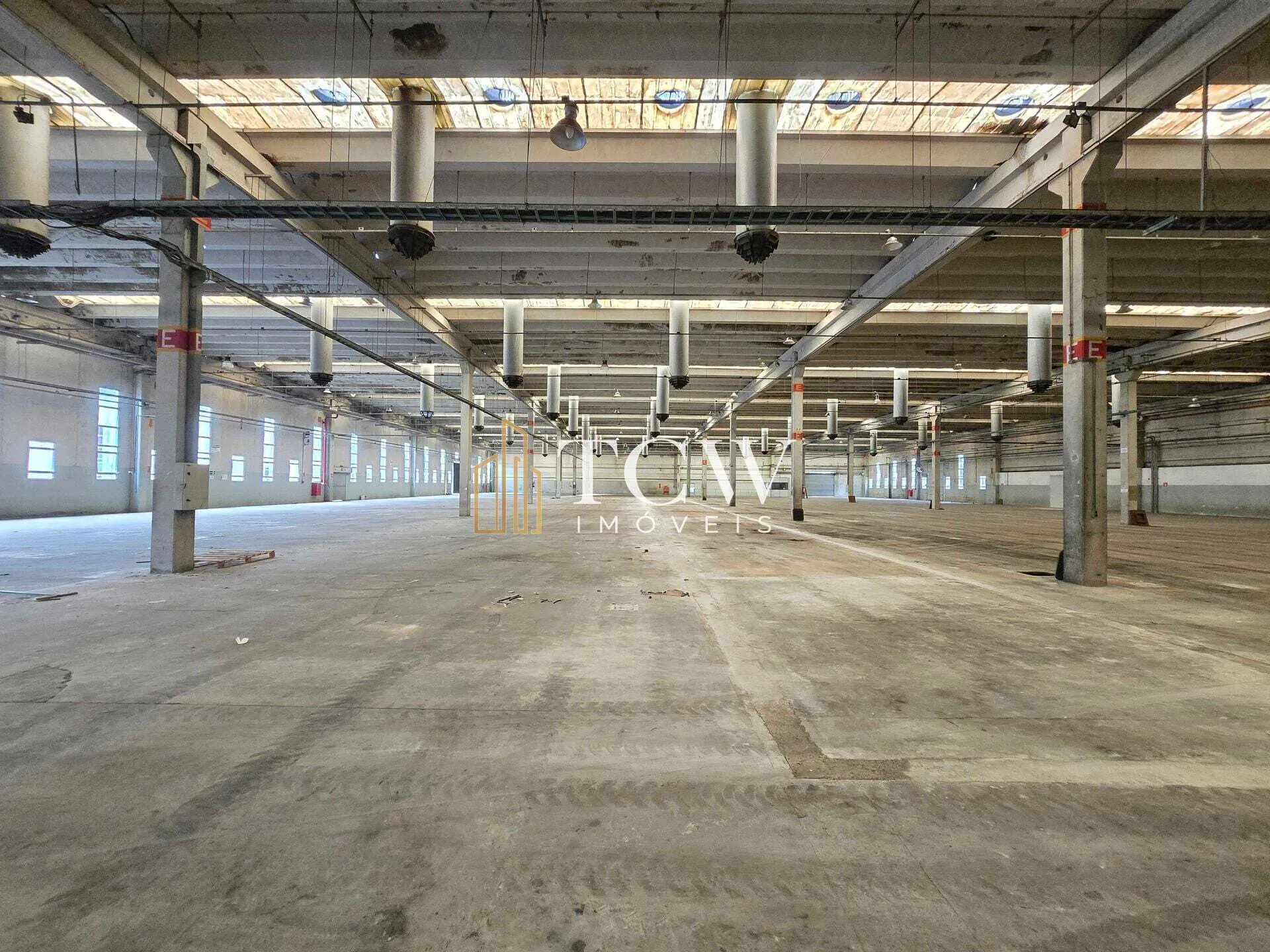 Imagem Galpão Logístico e Industrial com 22 docas para Locação em Suzano/SP | 13.320 m2