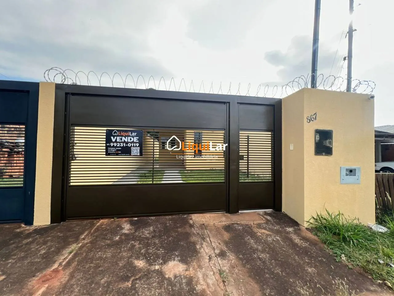 Foto do imóvel Casa Usada à Venda no Asfalto com 2 Quartos, Varanda, Amplo Quintal e Possibilidade de Minha Casa Minha Vida