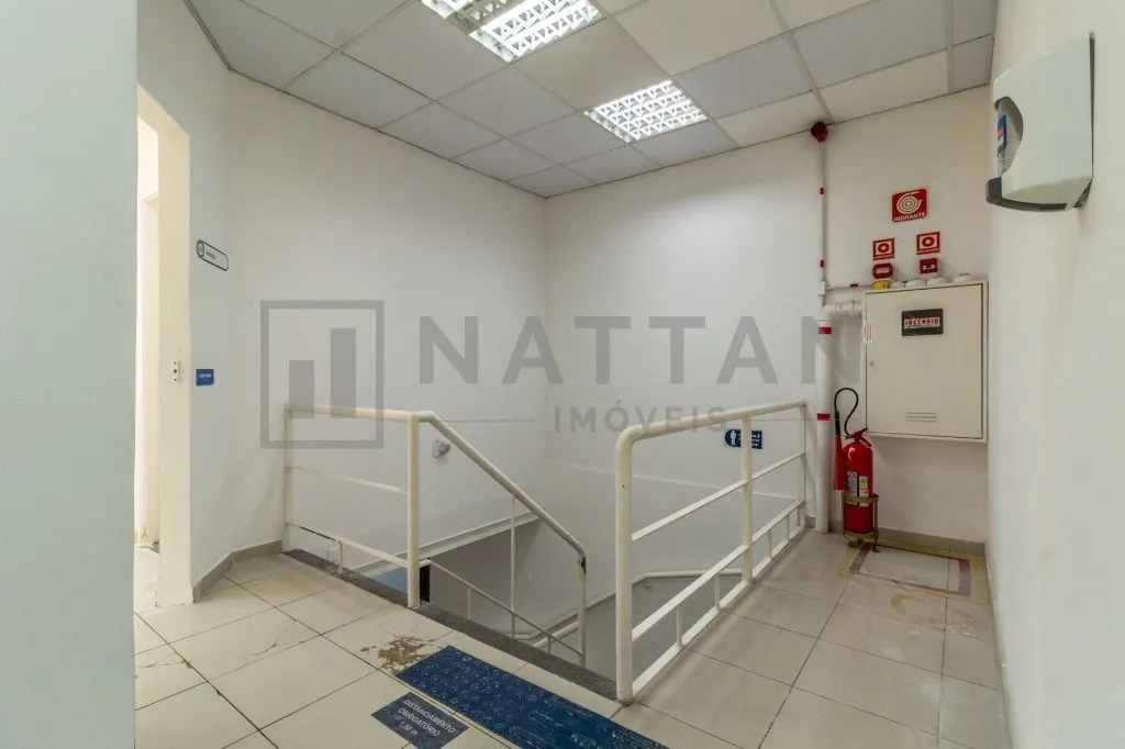 Imagem Imóvel comercial à venda no Carrão, com 1.332 m² e 23 salas envidraçadas