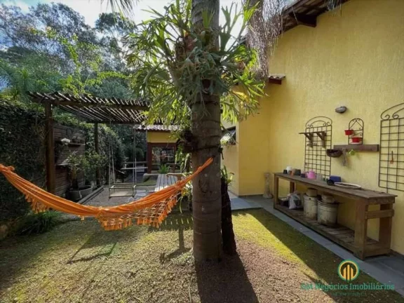 Imagem Casa Semitérrea com 4d/1ste. , lareira, piscina e gazebo!