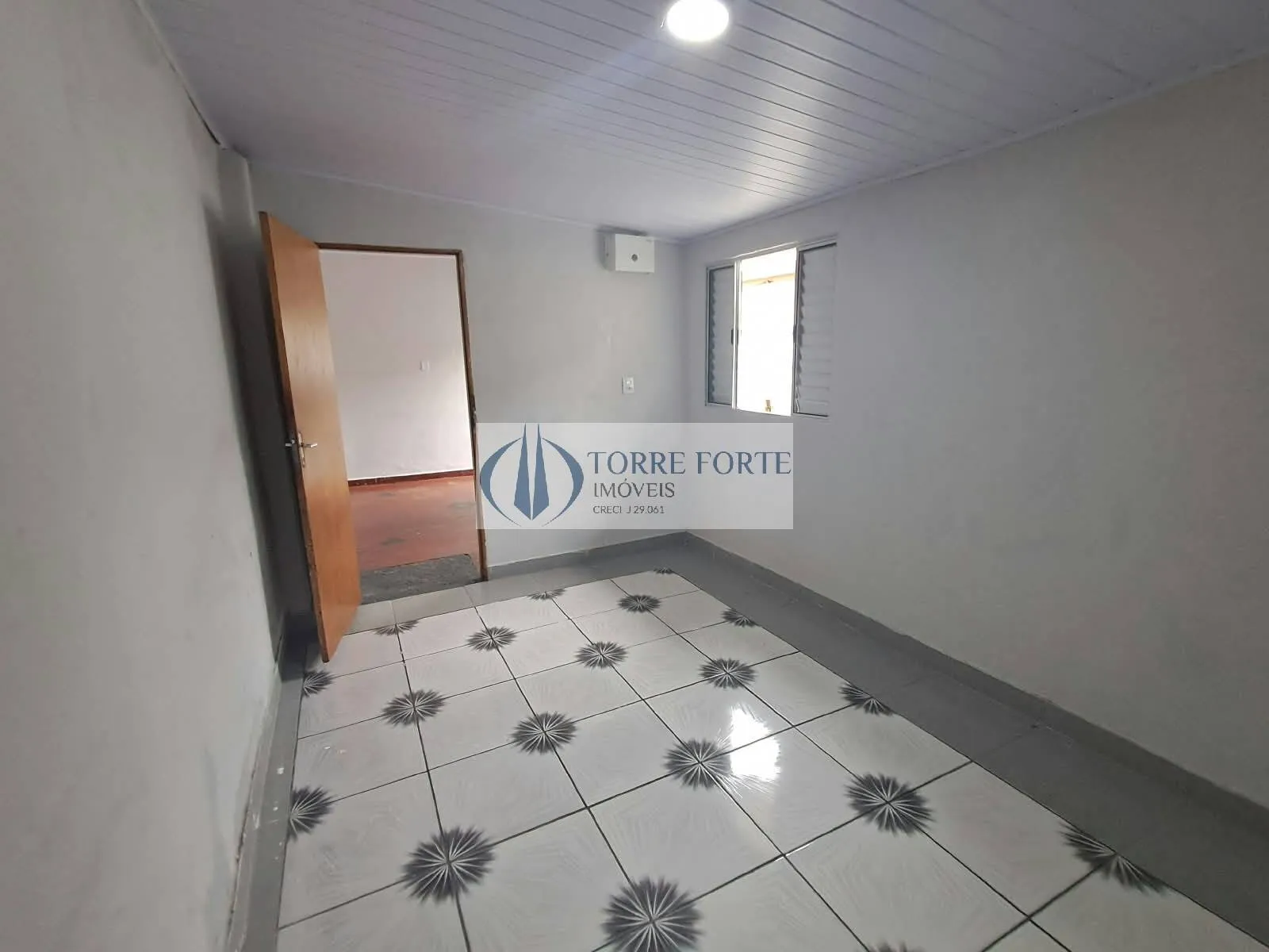 Imagem Casa 2 dormitórios 1 banheiro 4 vagas na Vila Carrão