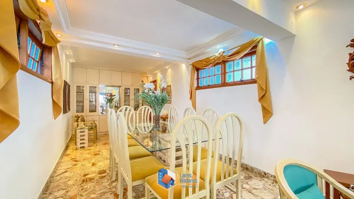 Imagem Casa para venda em Cambuci com 5 quartos, sendo 3 suítes, 275m²