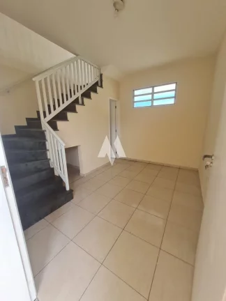 Imagem Sobrado Triplex , Recém Construído, 2 suítes , 2 vagas de garagem , Quintal e no Valor justo!