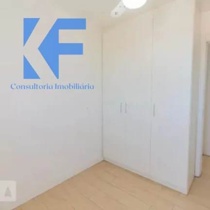 Imagem Apartamento confortável com 67m² no 4°andar, com três dormitórios sendo uma suíte, sala ampla com varanda, cozinha planejada, dois banheiros no total