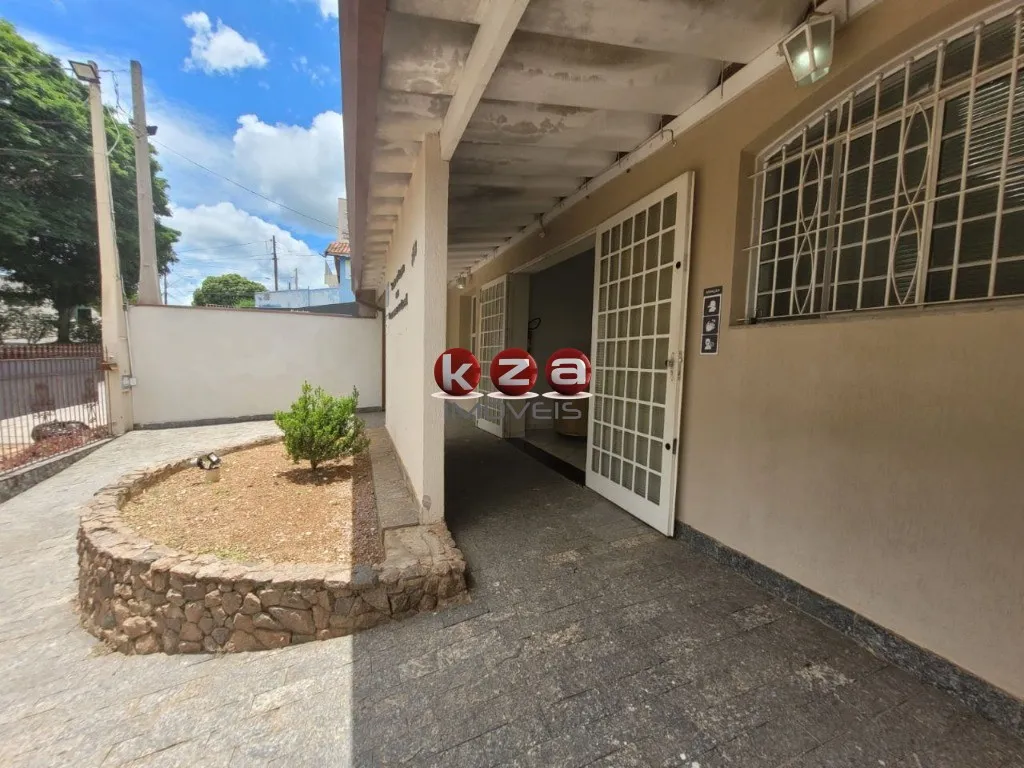 Imagem Casa Comercial à Venda em Valinhos-SP - Vila D'agostinho: 02 Quartos, 3 Salas, 1 Banheiro, 2 Vagas de Garagem, 182,00 m² de Área.