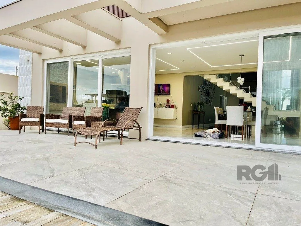 Imagem Casa para Comprar com 3 Suítes em Lote Molhado no Península Ponta da Figueira
