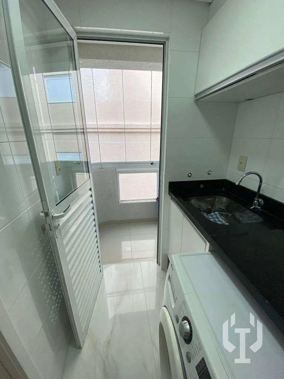 Imagem Apartamento para alugar em Itapema, Meia praia, com 4 quartos, 120m2