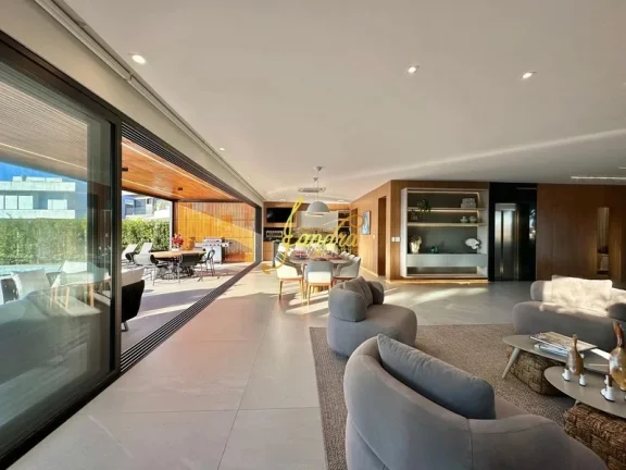 Imagem Sobrado Beira Lago, mobiliado e decorado com 05 suítes sacada/piscina