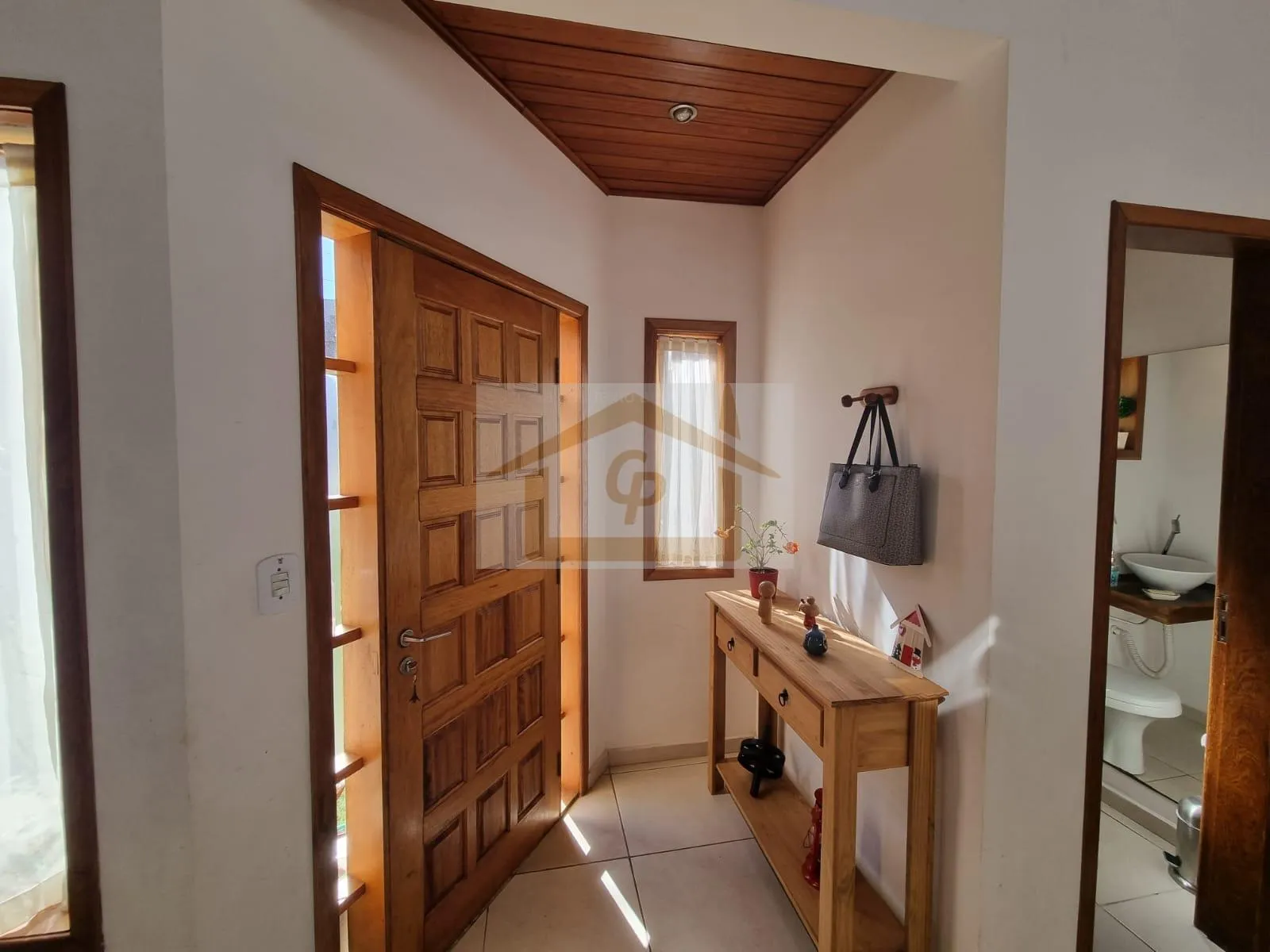 Imagem Casa Térrea, 3 quartos sendo um suíte, 2 vagas Clube Completo!!!