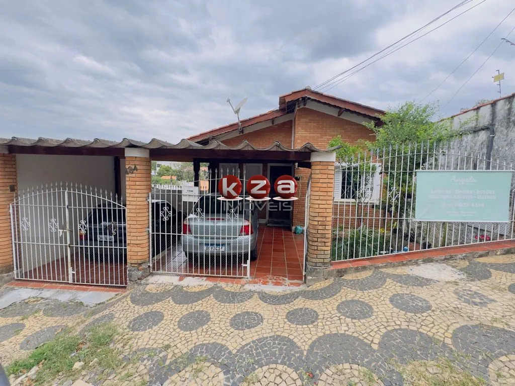 Foto do imóvel Casa à venda em Valinhos-SP, Vila Santana, 2 quartos, 1 suíte, 1 sala, 2 banheiros, 4 vagas, 200m².