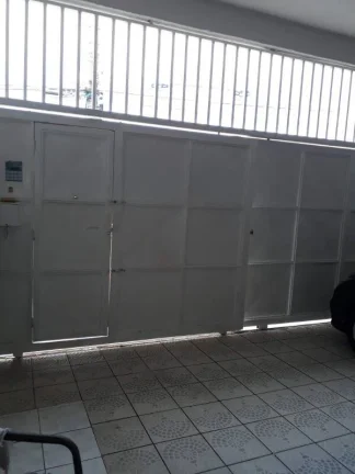 Imagem Imóvel amplo com 3 quartos, sendo 1 suíte, e 4 banheiros no total. garagem para dois autos, sala d...
