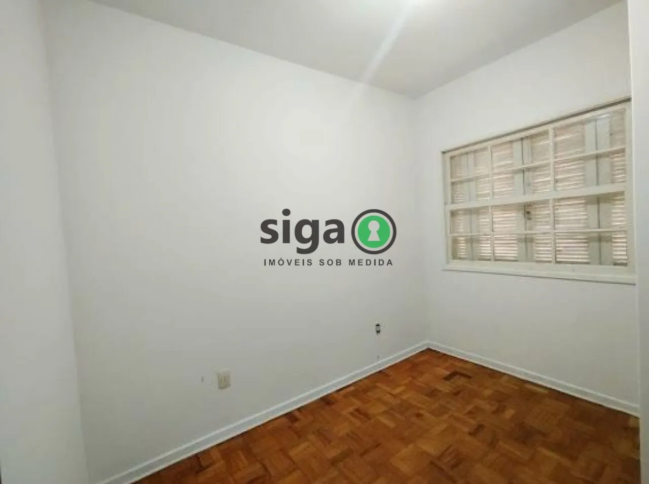 Imagem Casa Comercial no Itaim Bibi para locação com 105m², com 5 salas, 1 banheiros e 2 vagas, sem mobilia