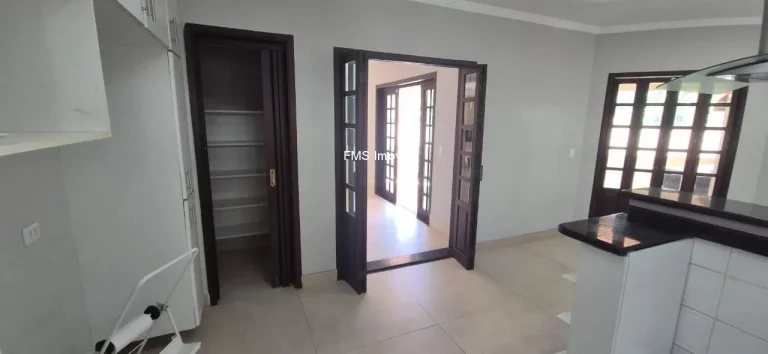 Imagem Imperdível: Casa à venda em Cotia-SP, São Paulo II! 5 quartos, 3 suítes, 2 salas, 7 banheiros, 2 vagas, 418m². Venha conferir!