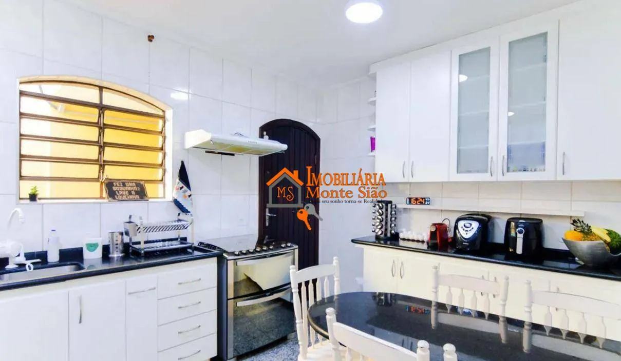Imagem Sobrado com 6 dormitórios à venda, 245 m² por R$ 1.200.000 - Vila Galvão - Guarulhos/SP