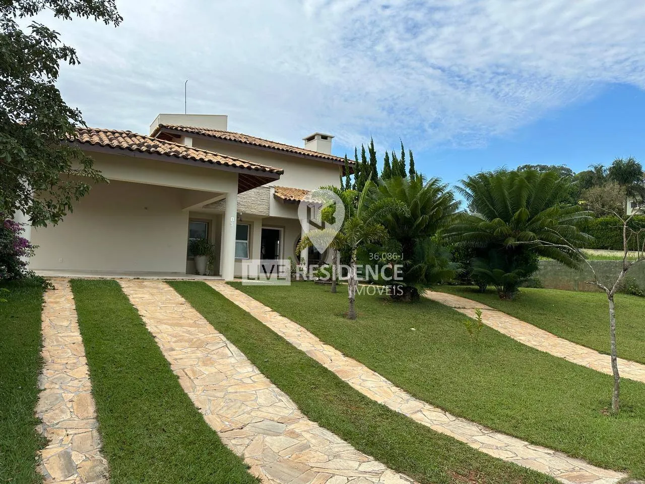 Imagem Excelente casa térrea com 4 suítes no Village das Palmeiras!
