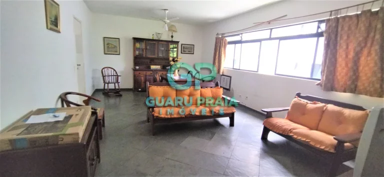 Imagem 3 dormitórios sendo 1 suíte, sala espaçosa para 2 ambientes, banheiro social, cozinha, área de serviço, 2 vagas de garagem