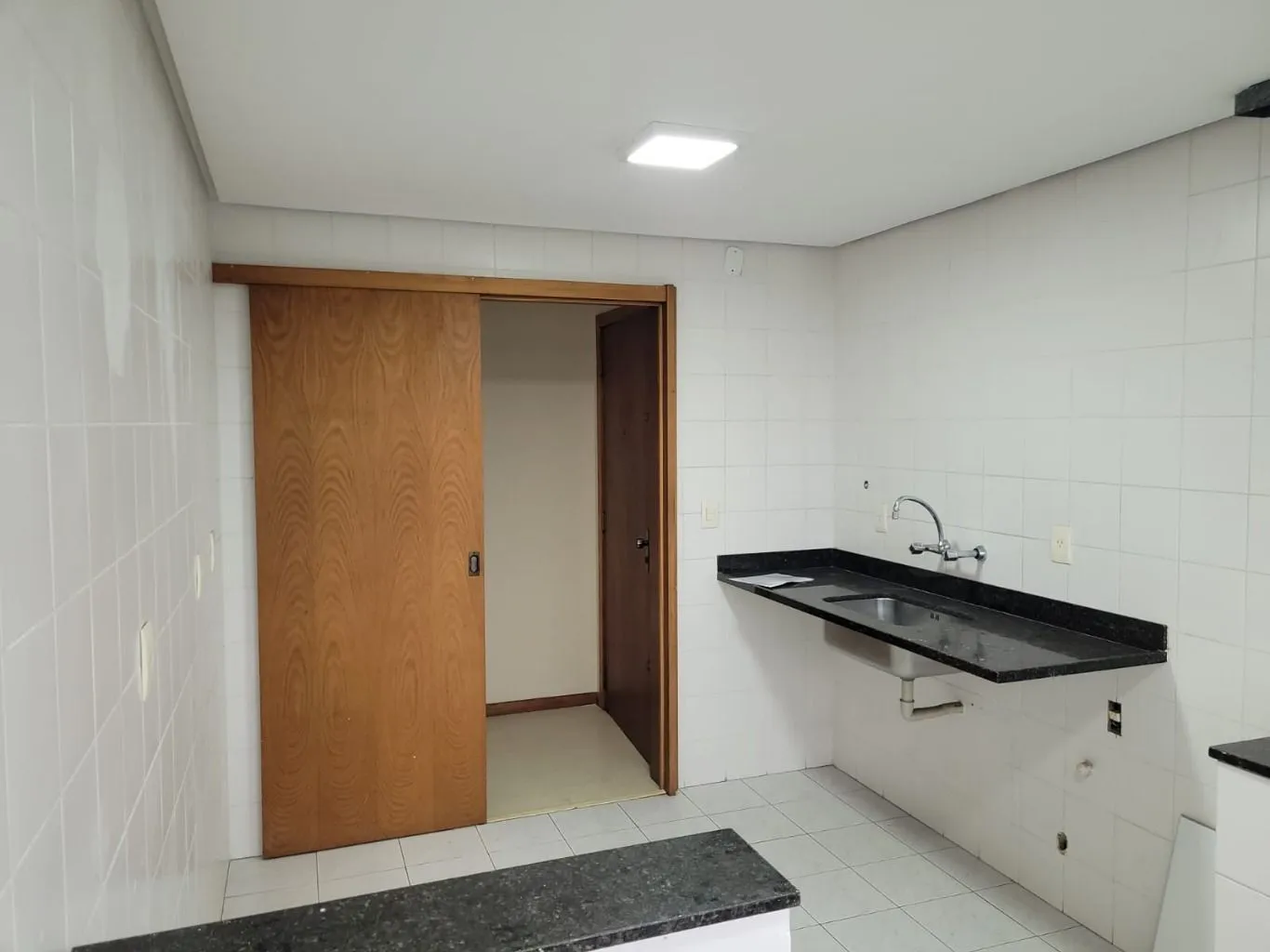 Imagem Apartamento de 3 quartos, suíte e 2 vagas de garagem no bairro Petrópolis em POA