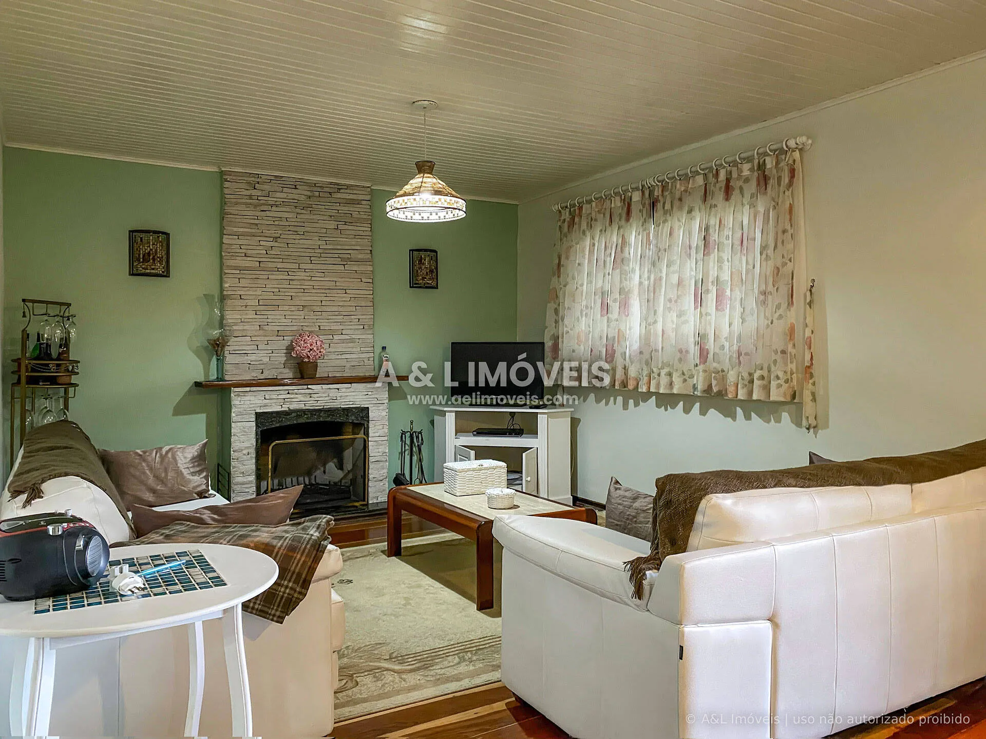 Imagem Apartamento Campos do Jordão | Térreo, Jardim, 3 Dorms. e Lareira
