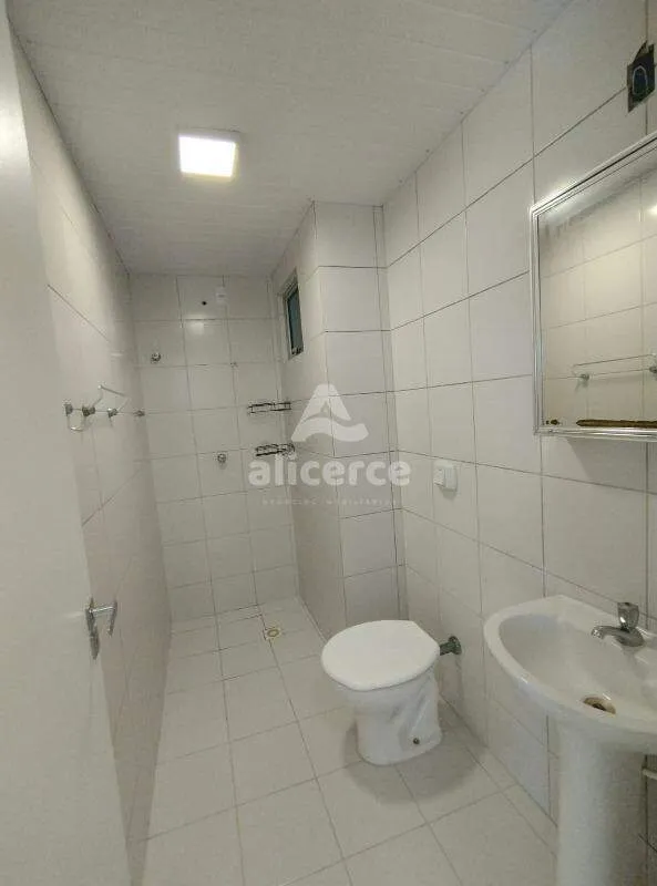 Imagem Apartamento recém reformado, 3 dorm. com suíte, sol da manhã e vista livre em Barreiros - São José - SC