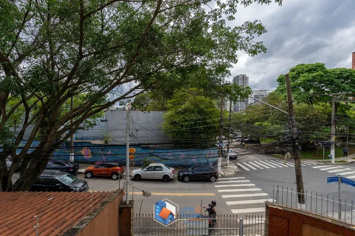 Imagem Sobrado para venda em Vila Firmiano Pinto com 3 quartos, sendo 1 suíte, 240m²