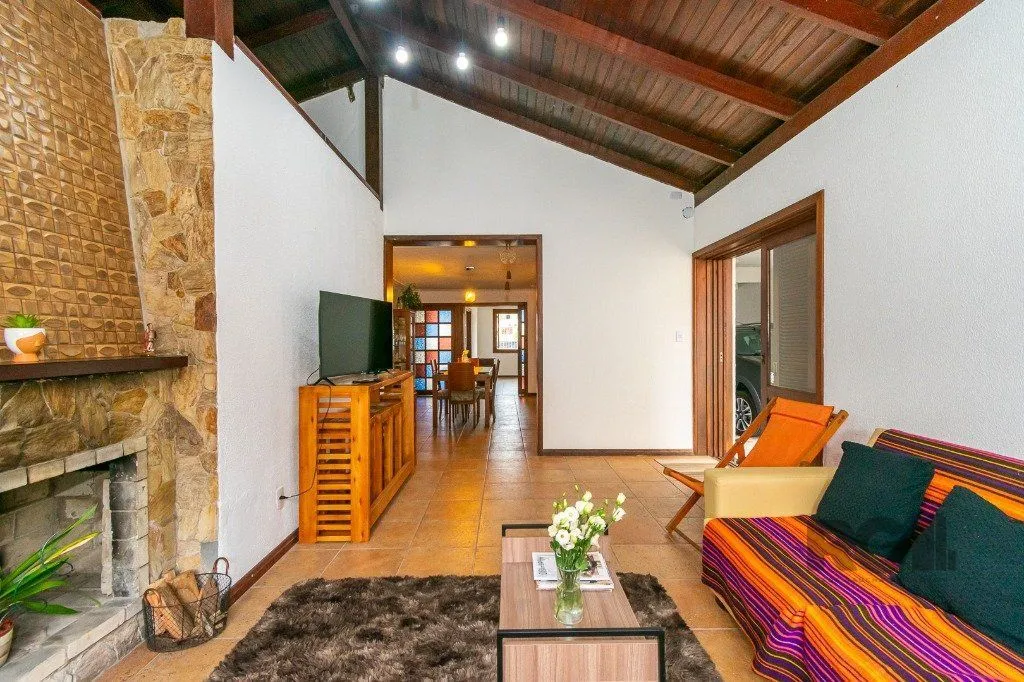 Imagem Casa no Jardim Itu com 6 dormitórios e 2 vagas e piscina