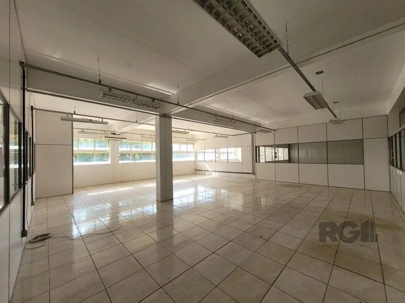 Imagem MÁFFER IMÓVEIS ALUGA - PRÉDIO COMERCIAL DE GRANDE PORTE Av. Missões, 06 - Bairro Navegantes | Porto Alegre