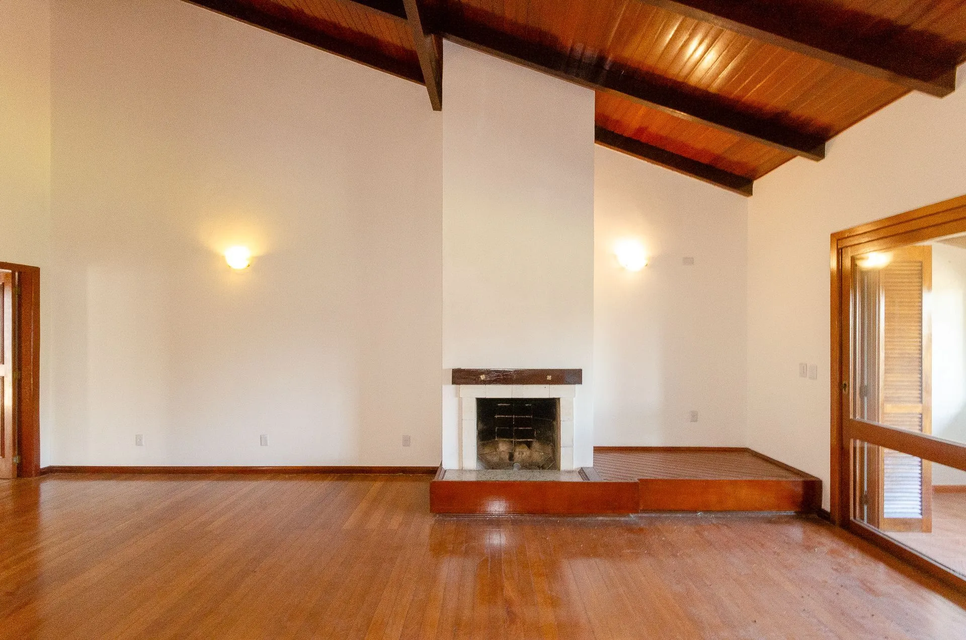 Imagem Casa Residencial de 4 Quartos à Venda em Porto Alegre, RS