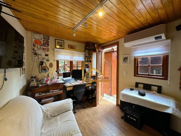 Imagem Encanto e Tranquilidade! Casa Espaçosa com Jardim e Lareira em Condomínio Exclusivo – Teresópolis/RJ ????