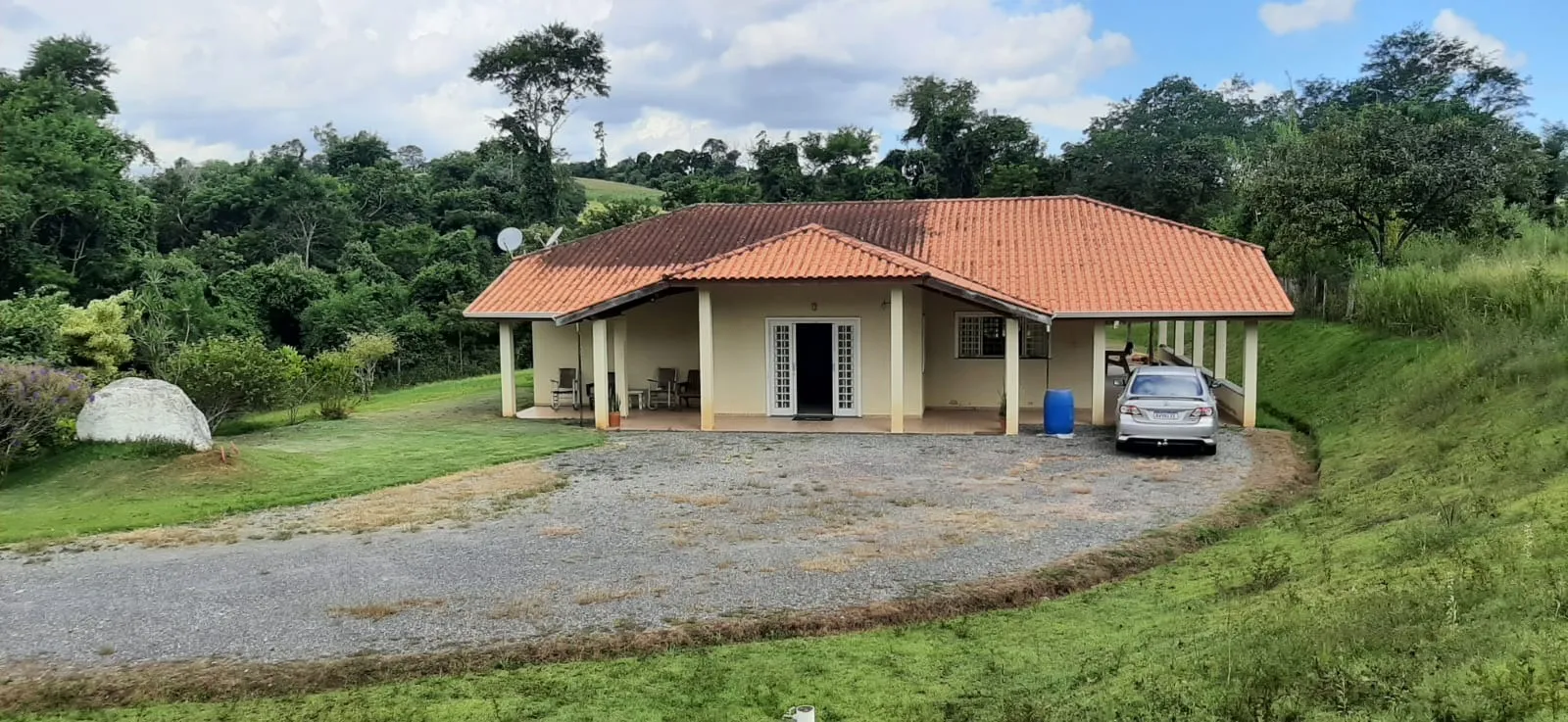 Foto do imóvel Chácara à venda em Araçoiaba da Serra - 4 quartos, 1 suíte, 3 banheiros, 3 vagas - Imperdível! em Jundiacanga, Araçoiaba da Serra - SP