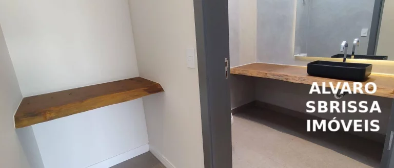 Imagem Casa de alto padrão, térrea com 5 suites, totalmente climatizada e com linda piscina.