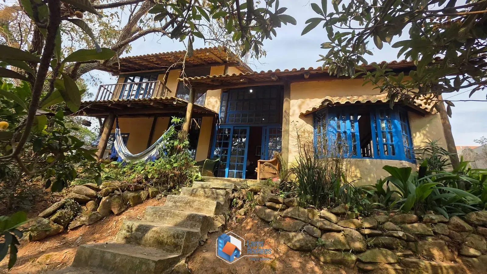 Imagem Casa Rústica - um verdadeiro refúgio de harmonia e luz, onde cada detalhe convida a viver o essencial.