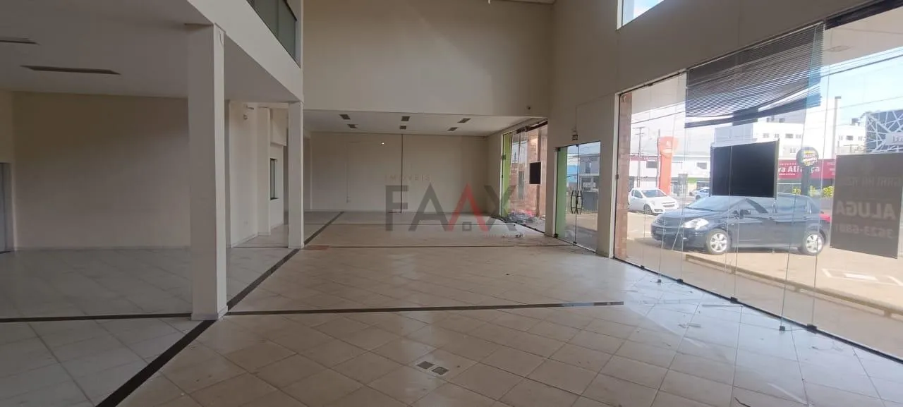 Foto do imóvel Sala Comercial 900m para Alugar em São Cristóvão com Estacionamento