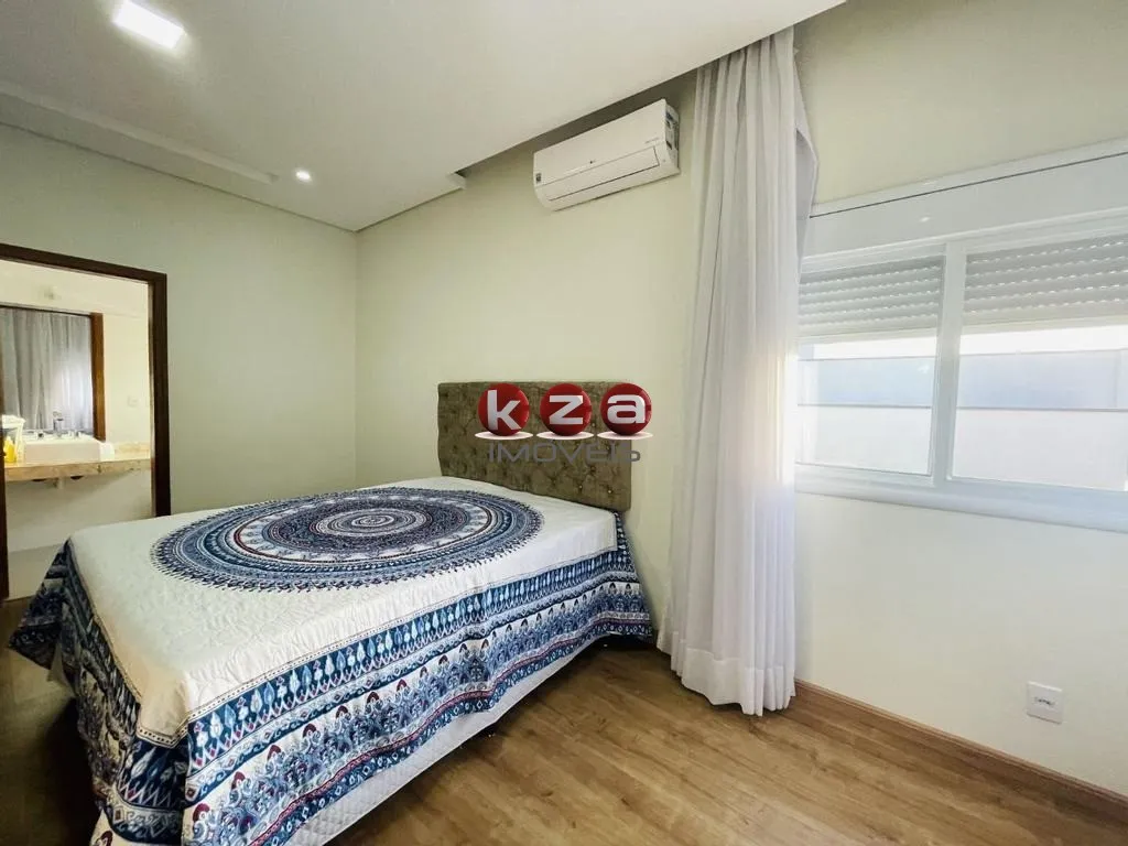 Imagem Casa de luxo no Condomínio Terras de Santa Teresa em Vinhedo, com 4 suítes, 3 salas e 350m² de área privativa. Venha conferir!