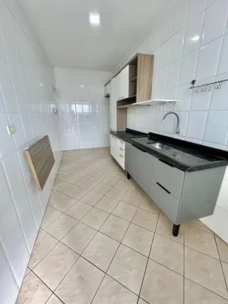 Imagem Apartamento aconchegante com 2 quartos, 2 suítes e localização estratégica, a 200 metros da praia, á venda na Imobiliaria Consulte Imoveis.