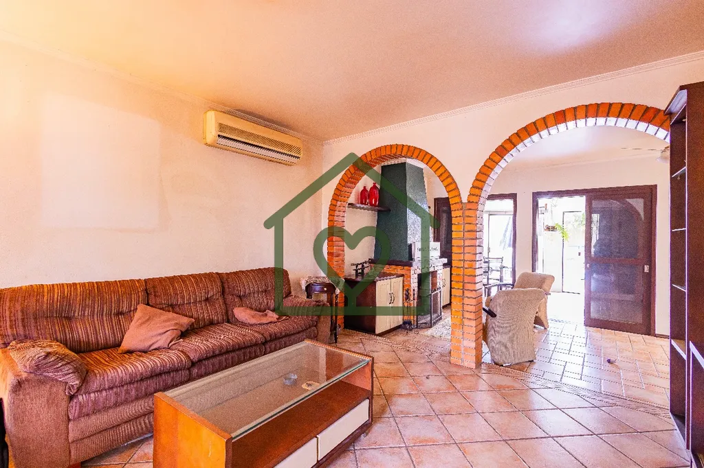 Imagem Casa à Venda no Bairro Cristal Apresentamos esta excelente residência localizada em uma das regiõ...