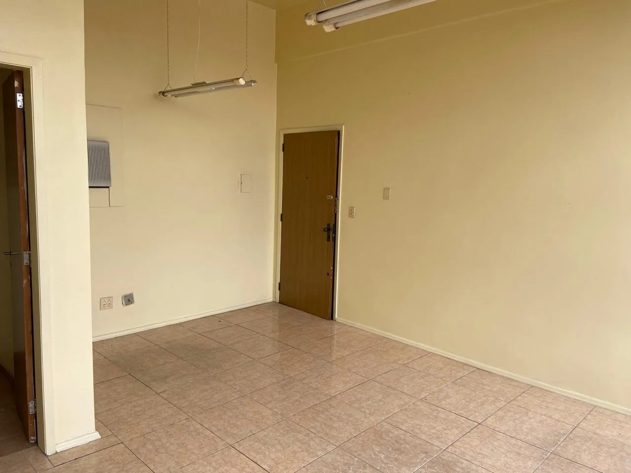 Imagem Sala comercial de 24m² com vaga de garagem coberta - excelente oportunidade!

Espaço funcional e b...