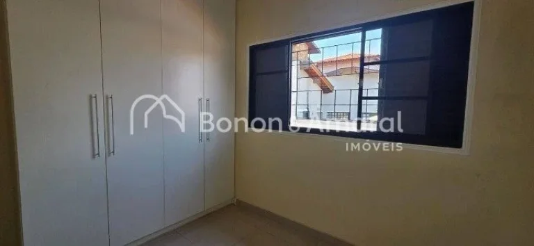 Imagem Localizada em um tranquilo bolsão residencial, com terreno plano e posição estratégica, este sob...