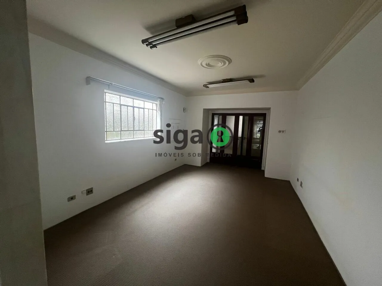 Imagem Casa Comercial para Venda ou Locação com 13 salas, 10 vagas, 9 banheiros no Jardim Paulista.