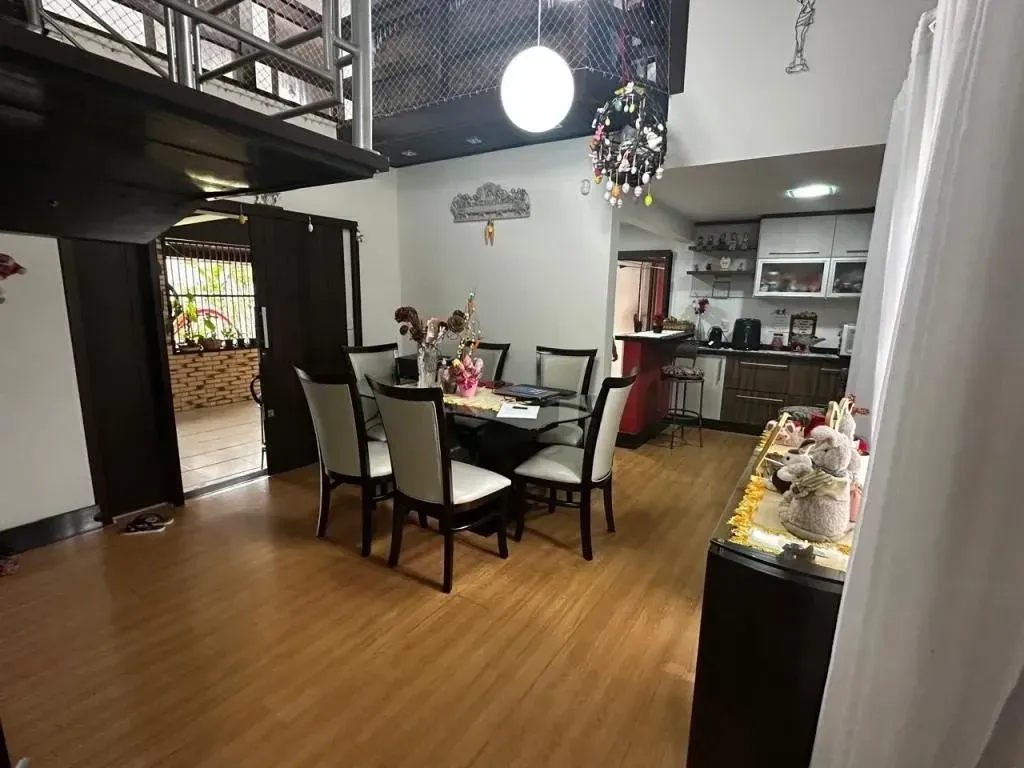 Imagem Casa com 3 Quartos à Venda, 193 m² em Bom Retiro - Joinville