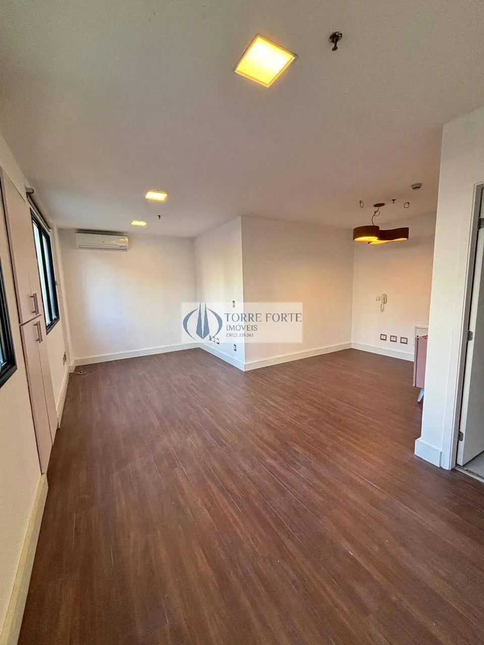 Imagem Ótima sala comercial com 32 m², 2 banheiros, 1 vaga de garagem na Perdizes.