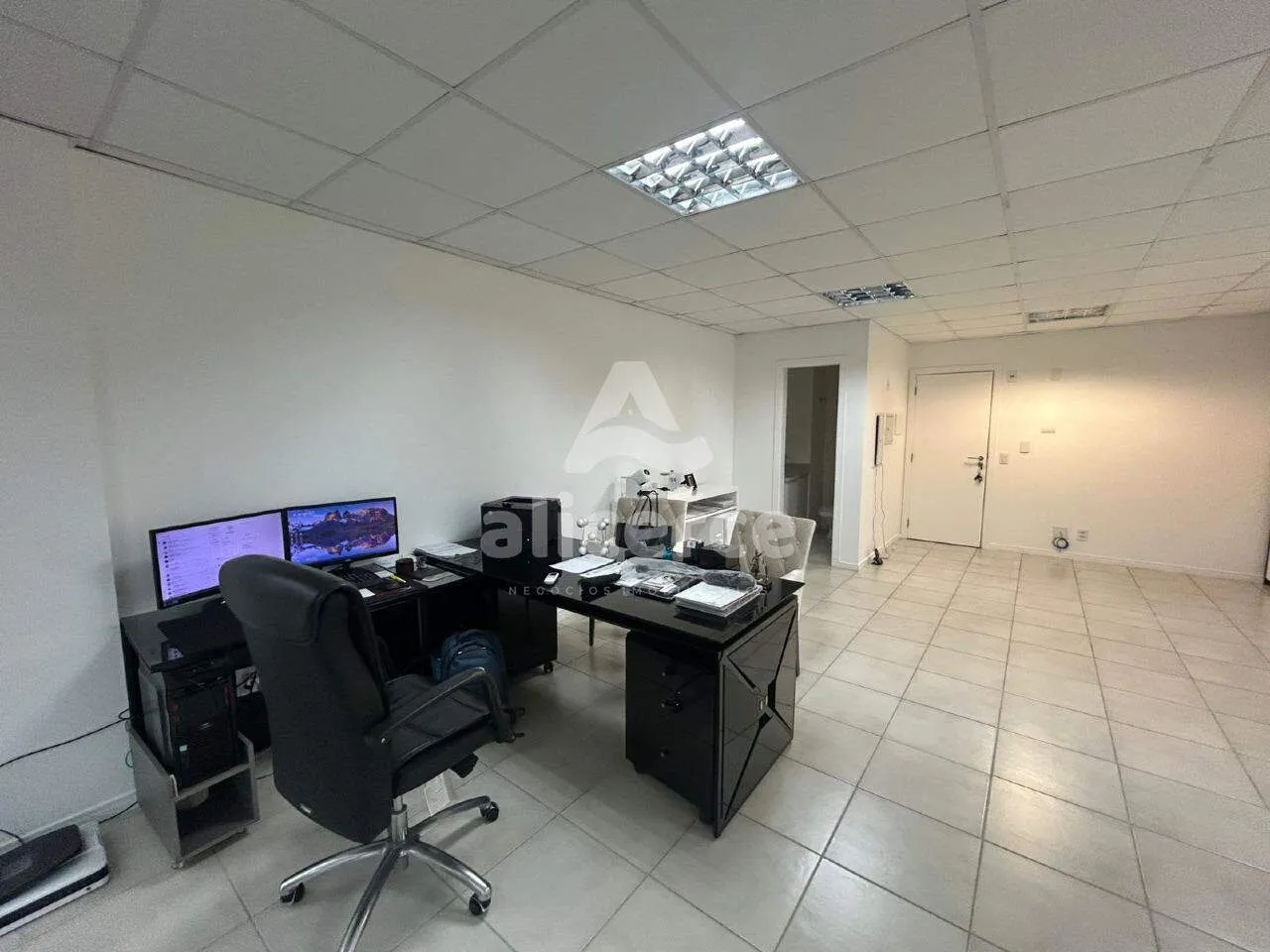 Imagem Sala à venda com 1 quarto , 41,7m² em Centro Florianópolis