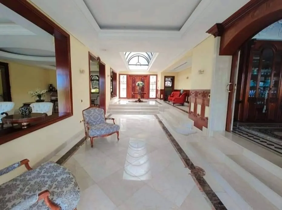 Imagem Imponente Casa à Venda em Tamboré - 5 Suítes, Piscina, Academia e Infraestrutura Completa